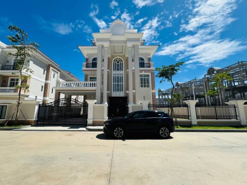 🏘 វីឡាឃ្វីន កែង (Queen) ក្នុងបុរី ហ្គាឌិន ស៊ីធី អូឡាំពិក វីឡា