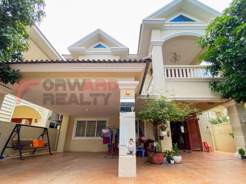 🏡 6 Bedrooms Villa available for rent in Chrouy Changva Area