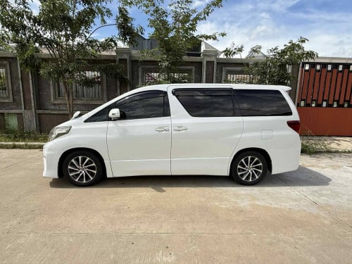 TOYOTA ALPHARD 2012  Auto2