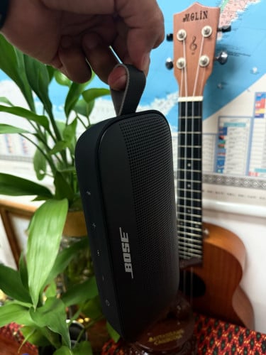 Bose Soundlink Flex ថ្មី 99% នៅដំណើរការល្អធម្មតា តែបញ្ហាពេលសាកថ្មបន្តិច