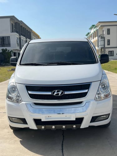 Hyundai Starex CVX 2012 Half Full