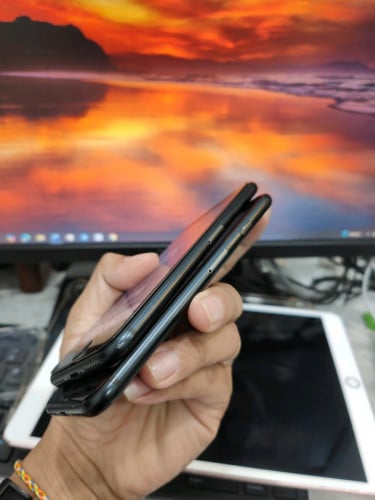 iPhone SE 2 Id ប្រើបាន 55$ សាណុំ