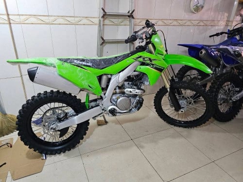 Kawasaki 250x កូនកាត់ទិញថ្មីកេសជិះបានមួយជើងគត់លក់វិញ