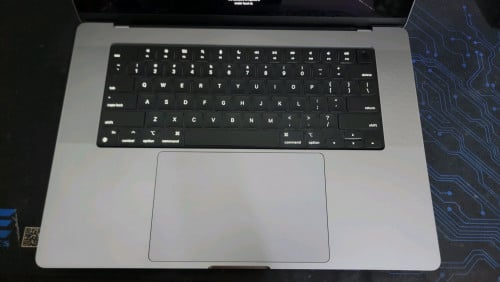 MacBook M2 លក់
