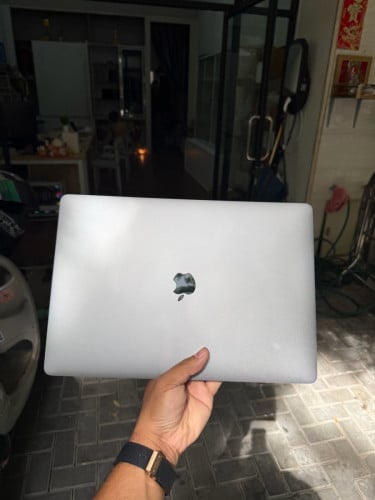 MacBook Pro 2019 16” i9 32G/1TB VGA 4G Battery 95%