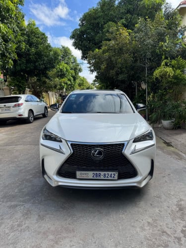 NX 200t 2015 F sport 4បូតុងប៉ុង 1  ក្នុងឈឺរី