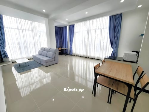 Penthouse - Brand New Apartment With Gym And Pool For Lease- Aeon 1
