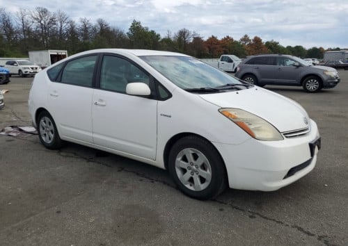Prius 09 White Full Options ឃ្មុំហ្សុីន ETA ថ្ងៃ 21/12/2025