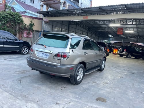 RX 300 ឆ្នាំ 2000 ឡានស្អាត គ្រឿងក្នុងថ្មី មិនបុកមិនប៉ះ មុខក្រោយស្អាត