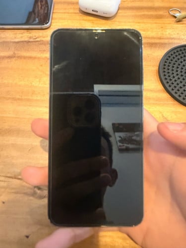 Samsung S23 storage 512gb ram 8gb លក់250$ចរចារ