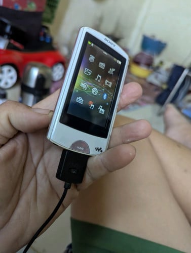 Sony Walkman NW-A865 ថ្មកាន់ខ្លាំងណាស់ 98%new original case