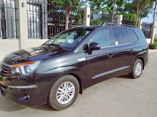 Ssang yong stavic 2018 មាន11 កៅអី។