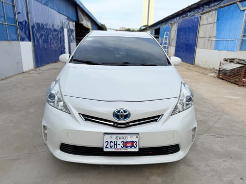Toyota PriusV 2012 Option 3 ខាងក្នុងលឿង Autocheck លំដាប់មេឡាន​