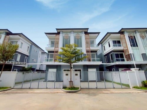 Twin villa for Rent at Borey Varina  sensok វីឡាភ្លោះ សម្រាប់ជួល នៅបុរី វ៉ារីណា សែនសុខ