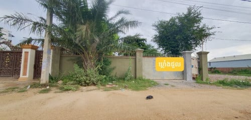 ឃ្លាំងជួល ៖ ជិតមណ្ឌលកែប្រែឱកាសខ្ញុំ, ឃ្មួញ, រាជធានីភ្នំពេញ