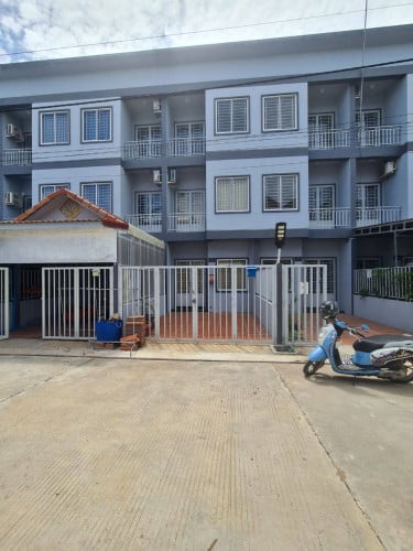 ផ្ទះលក់បន្ទាន់ តម្លៃអាចចរចារបាន ទីតាំងជិតផ្សារព្រែកព្នៅ