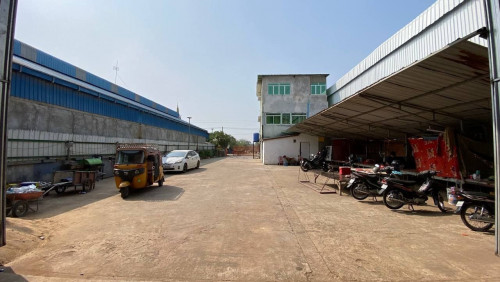 ដីលក់មានផ្ទះនៅខាងមុខ