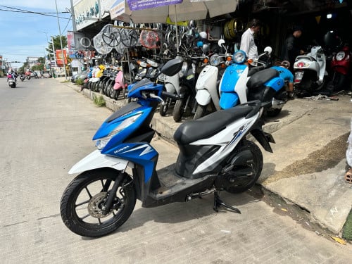 ម៉ូតូស៊េរីទំនើប នៅមួយជុំ021 ស្អាតណាស់ កាតស៊ីន១០០%នៅពន្លឺសុវណ្ណ