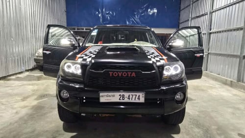 តាកូម៉ា05តូវ៉ែងប៉ុងភ្លើងឡានអត់បុកប៉ះ