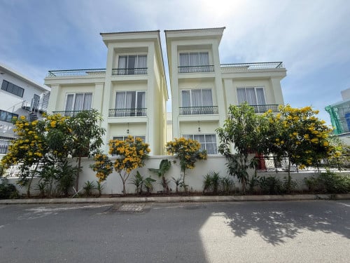 វីឡាជួល2ល្វែងនៅចង្រែលេី/昌格雷（Changre Ley）别墅出租，含两套公寓