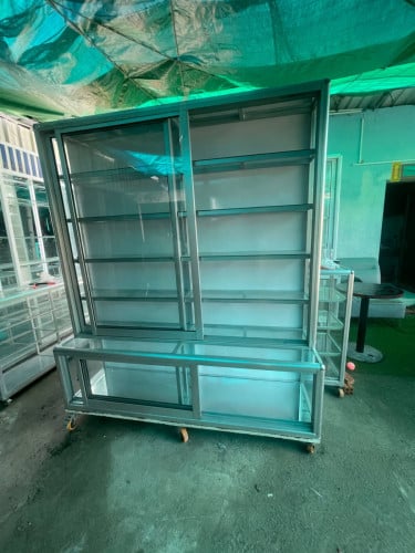 ទូកញ្ចក់​លក់300$