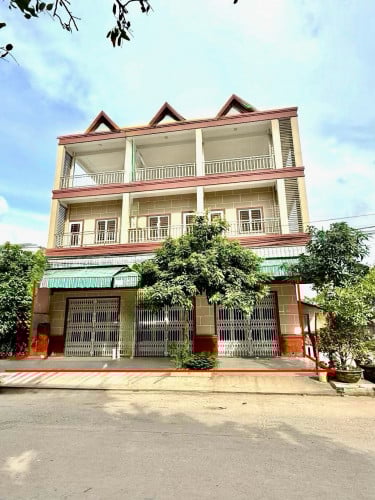 ផ្ទះជួលបីល្វែងជាប់គ្នា ៖ ជិតផ្សារសែនសុខ, សង្កាត់ឃ្មួញ, រាជធានីភ្នំពេញ