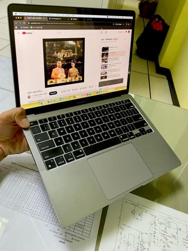 * sell MacBook Air M1 2020