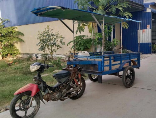 រមក់ ក្រាស់ៗ និង មូតូ Sirus