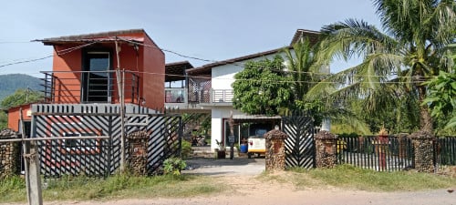 2 houses & land,Hard Title