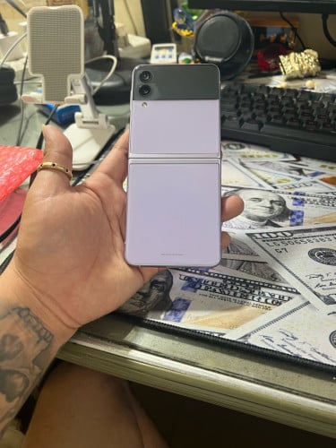 Flip 3 / ram8g / 128g / USA sim2+esim / សុំណុំហ្សុីនទាំងអស់ លក់តំលៃក្រោមទីផ្សារនៅកម្ពុជា 145$ ដាច់