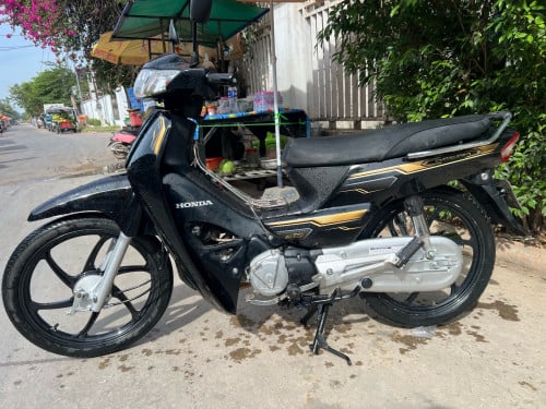 Honda Dream 018 ឡើង 022