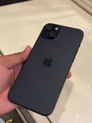 IPhone 15 plus ទេីមទិញប្រេីបាន​ 5ខែ​ លក់ដូរសេរី