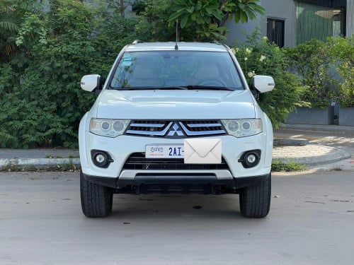 Mitsubishi Pajero Sport ស៊េរីឆ្នាំ 2015ទិញឲ្យទាន់បងៗ