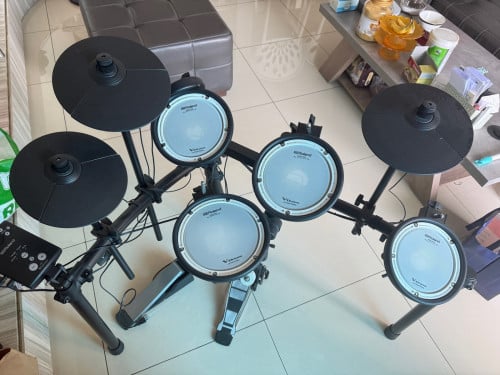 Second hand drum set