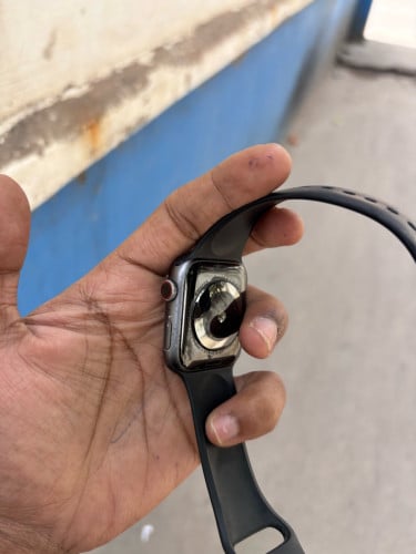 Siri 4 44mm battery 73 🔋have charger original