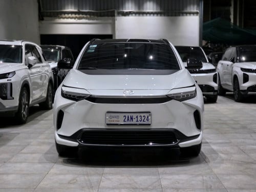 TOYOTA BZ4X 2024 Max615ឡាននៅថ្មី98%​