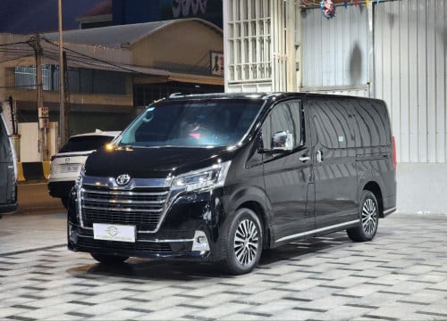 Toyota Granvia 2022 (ម៉ាស៊ូត)ឡានស្អាតលេងហើយកប់