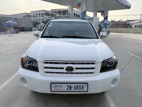 Toyota Highlander 2004 V4 ប៉ុងមួយ កៅអី3ជួរ ក្នុងលឿង ប្រភេទឡានមូលសានុំស្រីន