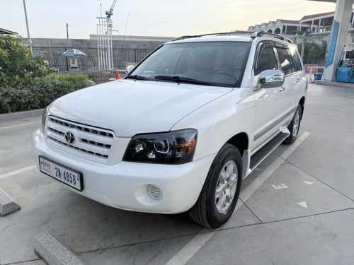 Toyota Highlander 2004 V4 ប៉ុងមួយ កៅអី3ជួរ ក្នុងលឿង ប្រភេទឡានមូលសានុំស្រីន
