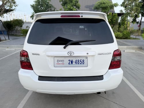Toyota Highlander 2004 V4 ប៉ុងមួយ កៅអី3ជួរ ក្នុងលឿង ប្រភេទឡានមូលសានុំស្រីន