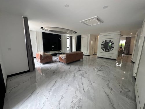 Villa Queen for sale in Borey Chip Mong Landmark 60m