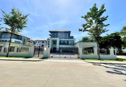 វីឡាឃីងកែងសម្រាប់លក់នៅបុរីជីបម៉ុងហ្គ្រេនភ្នំពេញ