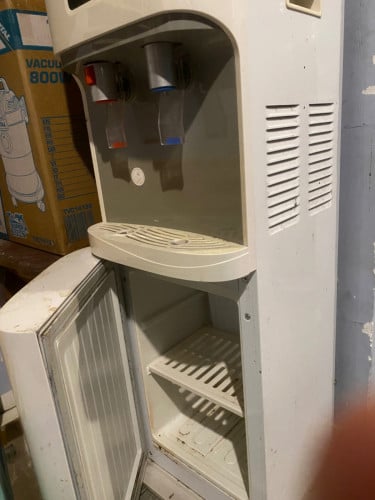 ម៉ាស៊ីនទឹក្តៅត្រជាក់