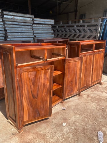 ទូស្បែកជើង