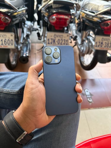 លក់ 15 pro max សុំនុំសុីនណែន ស្ទើតួរតិចៗ