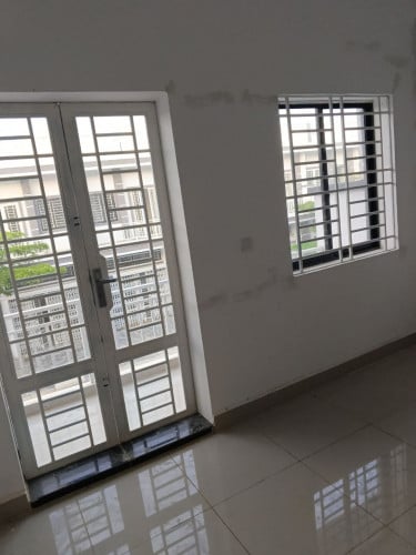 ផ្ទះថ្មីទើបតែសាងសងរួចមិនធ្លាប់មានអ្នកជួលកន្លងមក បន្ទប់ទឹក3​​​បន្ទប់គេង2មានពីរជាន់/ជួលមួយខែតម្លៃ350$