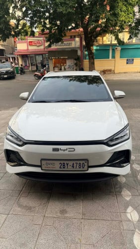 ឡានលក់BYD  (ទេីបជិះបាន1ឆ្នាំ) តម្លៃល្អ ថ្មីមានធានា8ឆ្នាំពីក្រុមហ៊ុន
