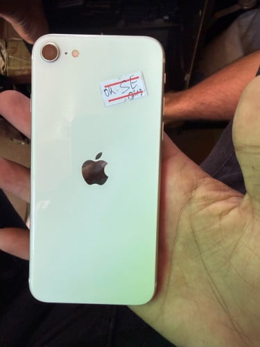 លក់iphone SE 64g zin សានុំស្អាត98%ចង់បានឆាត