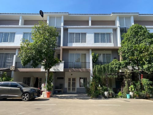 វីឡាកូនកាត់​ LC2 សម្រាប់ជួលបុរីប៉េងហួត បឹងស្នោ ច្បារអំពៅ