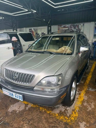 លក់ Lexus 2000ឡានថ្មី